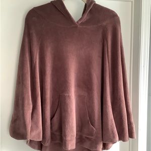 NWOT Hooded Fleece cape with sleeves. Women’s plus size 1X/2X